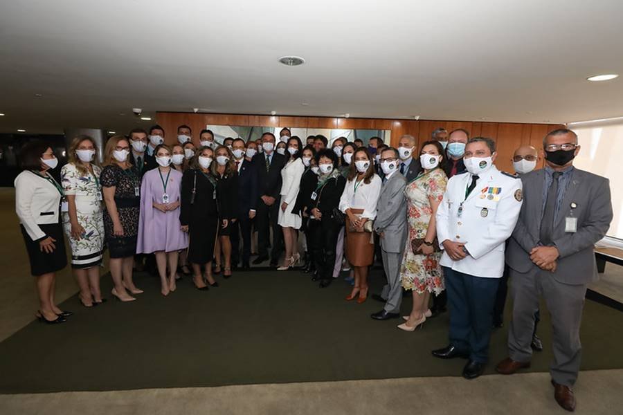 O presidente Jair Bolsonaro reunido com o suposto