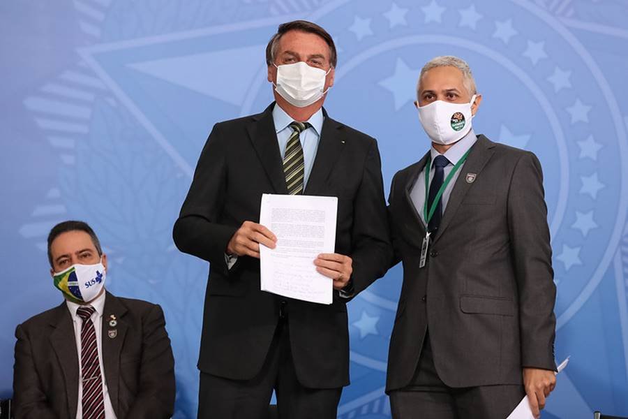 O presidente Jair Bolsonaro reunido com o suposto