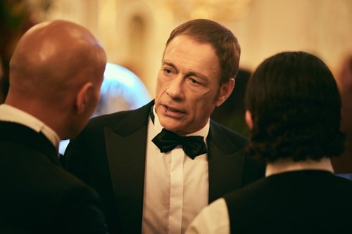 Cena de O Último Mercenário, da Netflix