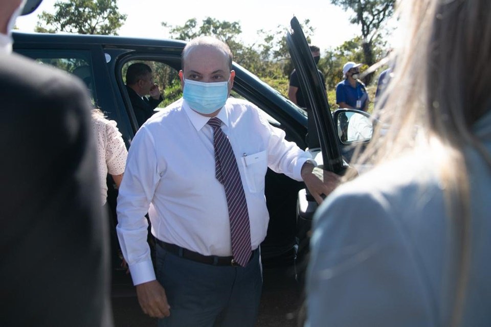 Ibaneis Rocha na assinatura da ordem de serviço para construção do Hospital Oncológico de Brasília