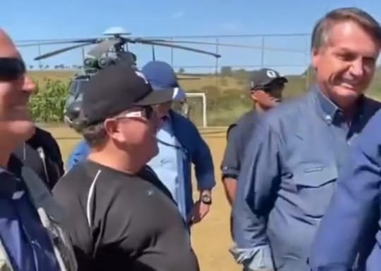 Bolsonaro em visita a fazenda do cantor Amado Batista em Goiás