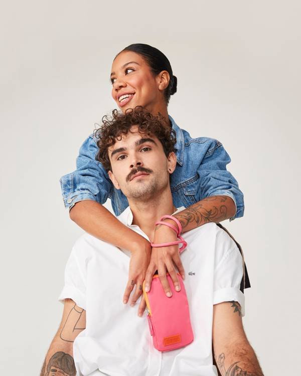Casal em campanha de Dia dos Namorados 2021 da Fiever