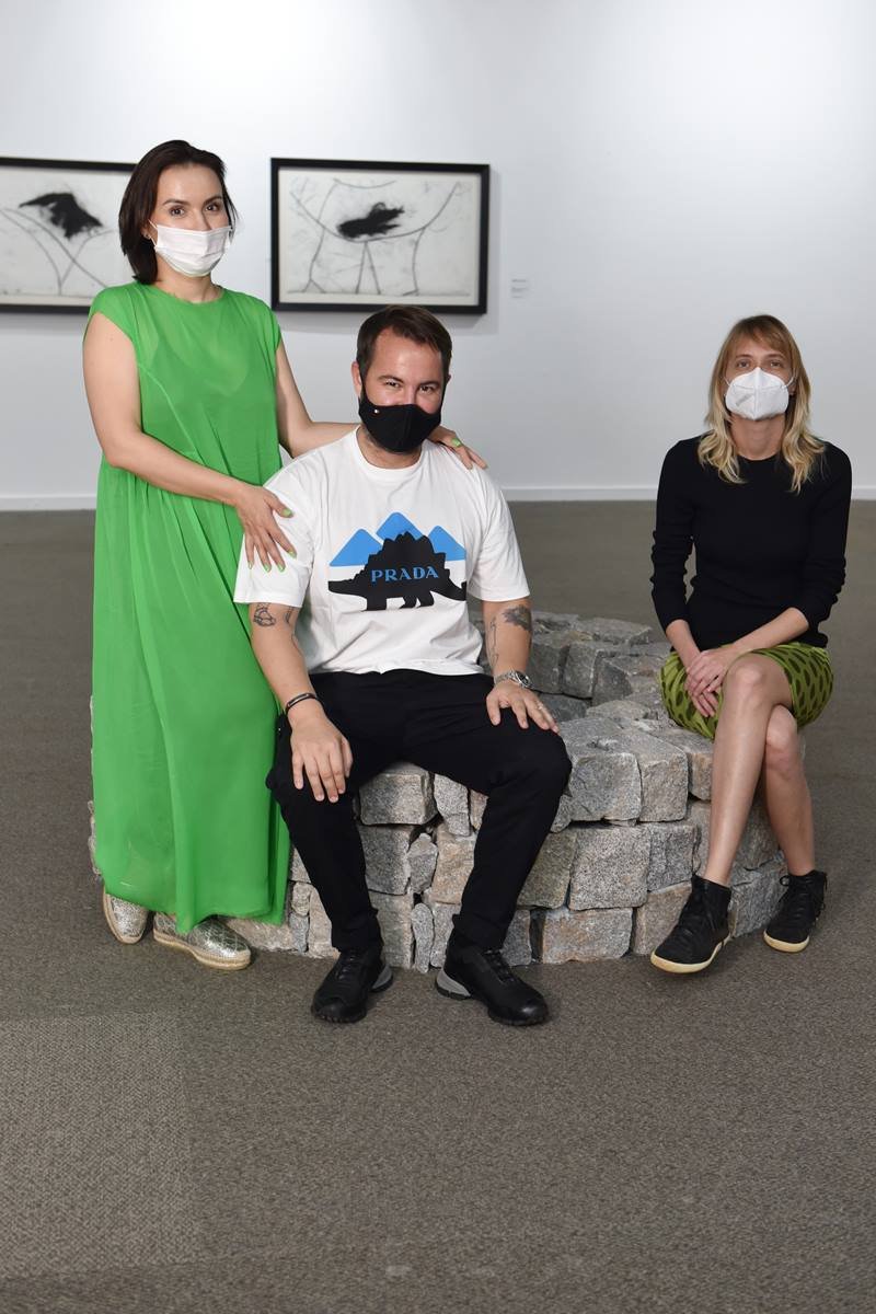 Ksenia Kogan Amaro, Marcos Amaro e Sarah Seilert, diretora do Museu