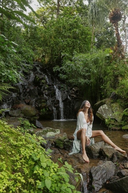 Thaila na cachoeira