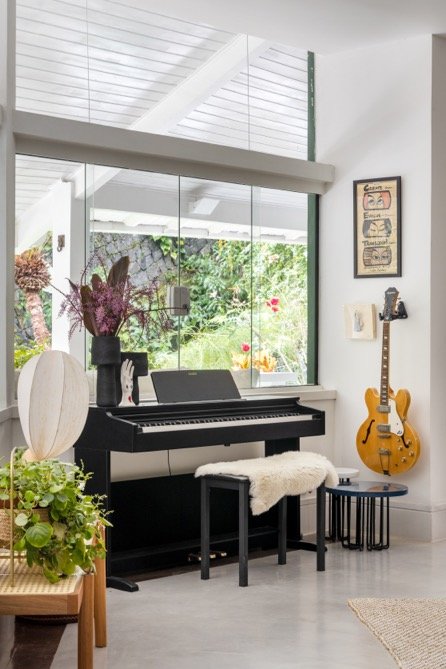 Sala com instrumentos musicais