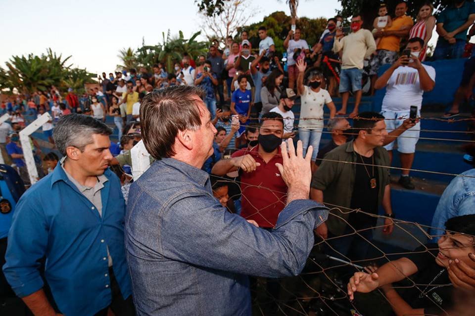 parada não programada do presidente jair bolsonaro em goiás, ele passou por terezópolis de goiás, antes de voltar para Brasília, após cumprir agenda no estado