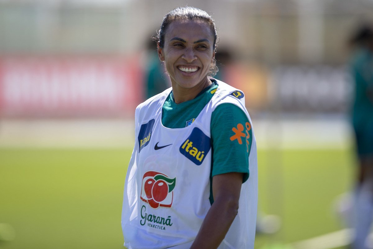 Com Andressinha e Bia Zaneratto, Palmeiras apresenta elenco