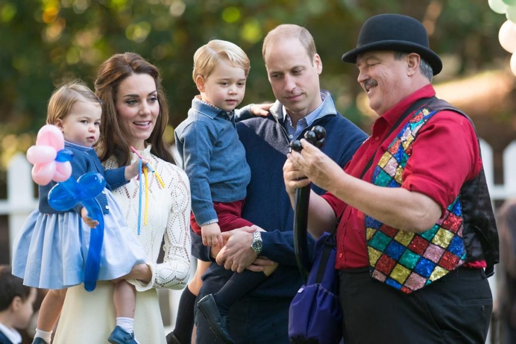 Charlotte, Kate Middleton, George e príncipe William