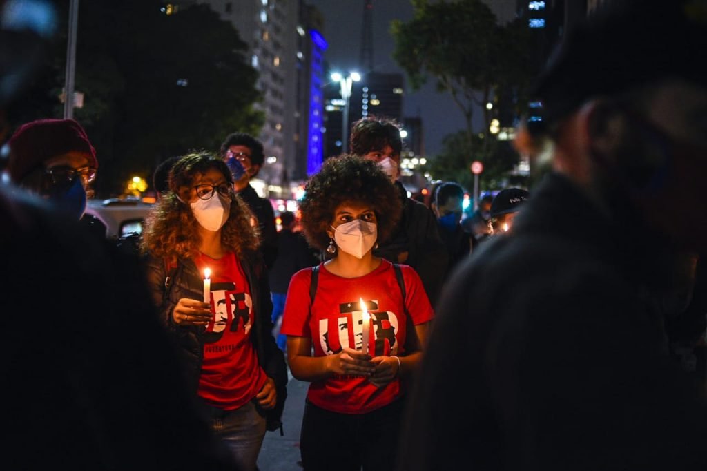 Ativistas de movimentos negros de São Paulo fazem vigília para Kathlen Romeu, jovem de 24 assassinada durante operação policial no Rio de Janeiro