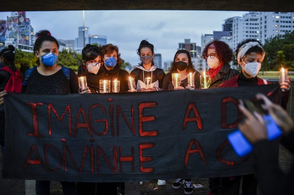 Ativistas de movimentos negros de São Paulo fazem vigília para Kathlen Romeu, jovem de 24 assassinada durante operação policial no Rio de Janeiro