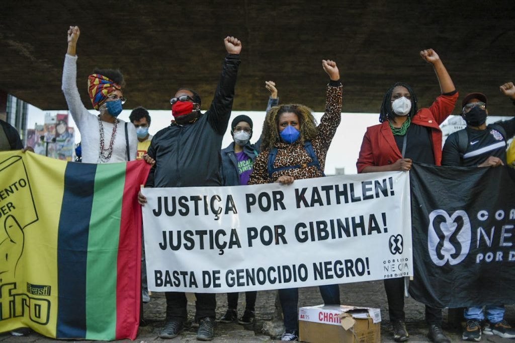 Ativistas de movimentos negros de São Paulo fazem vigília para Kathlen Romeu, jovem de 24 assassinada durante operação policial no Rio de Janeiro