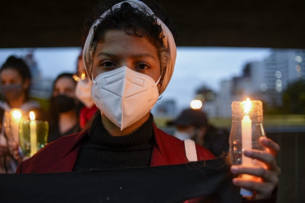 Ativistas de movimentos negros de São Paulo fazem vigília para Kathlen Romeu, jovem de 24 assassinada durante operação policial no Rio de Janeiro
