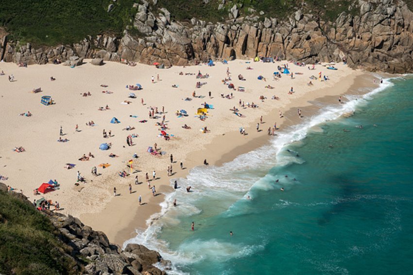 Praia de Porthcurno, em Cornwall