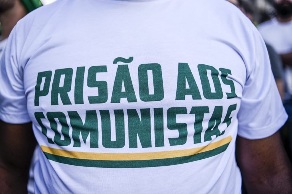 Blusa em manifestação
