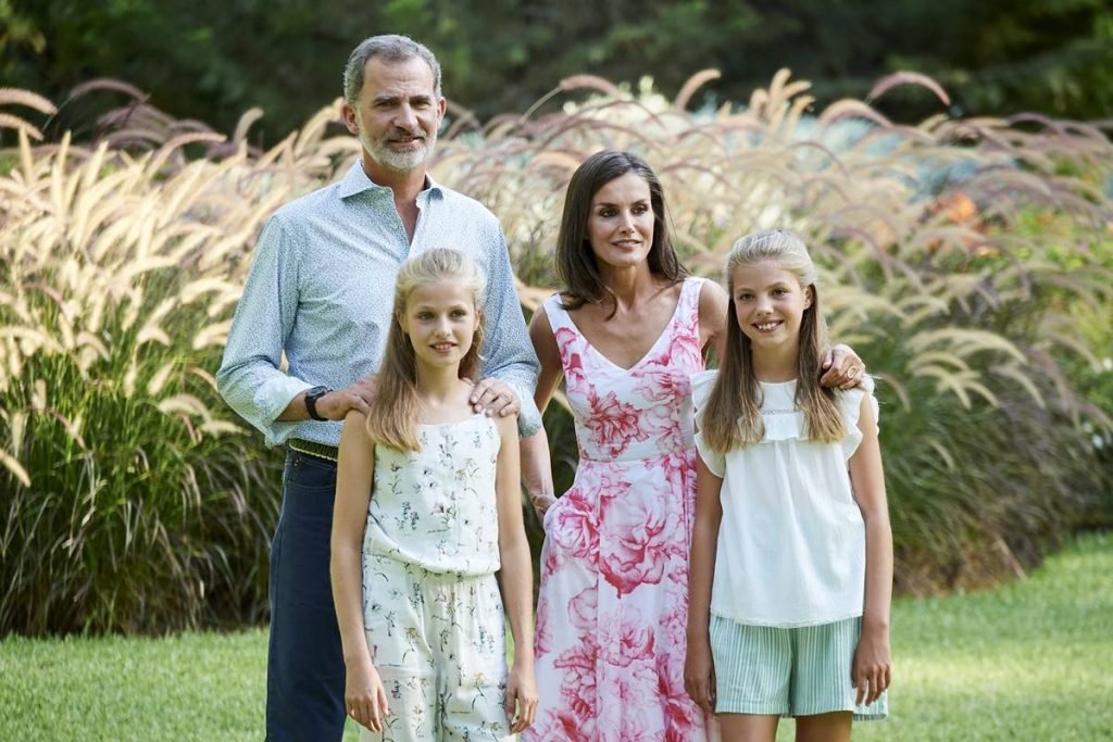 Rei Felipe VI, princesas Leonor e Sofia e rainha Letizia