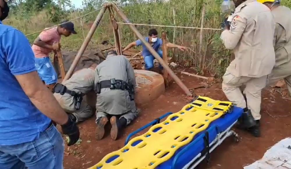 Resgate de adolescente que caiu em cisterna em Santa Helena de Goiás