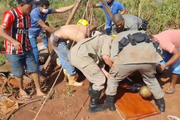 Resgate de adolescente que caiu em cisterna em Santa Helena de Goiás