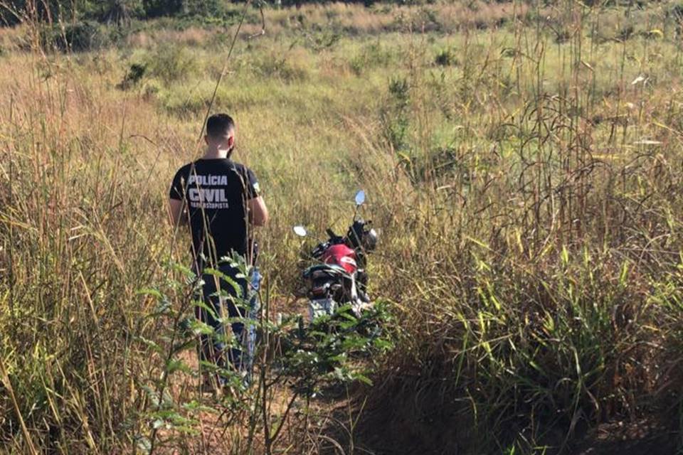 polícia encontra moto de cantor sertanejo desaparecido em goiânia