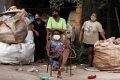 Desempregadas pela Covid, irmãs apostam na reciclagem para garantir sustento em Goiânia