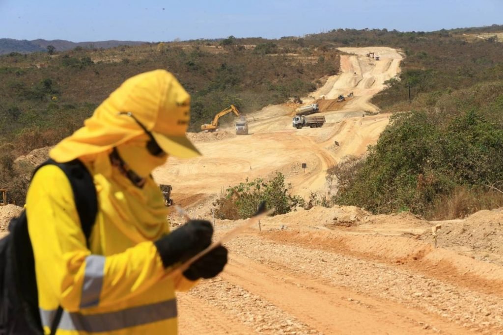 Obra em rodovia estadual de Goiás