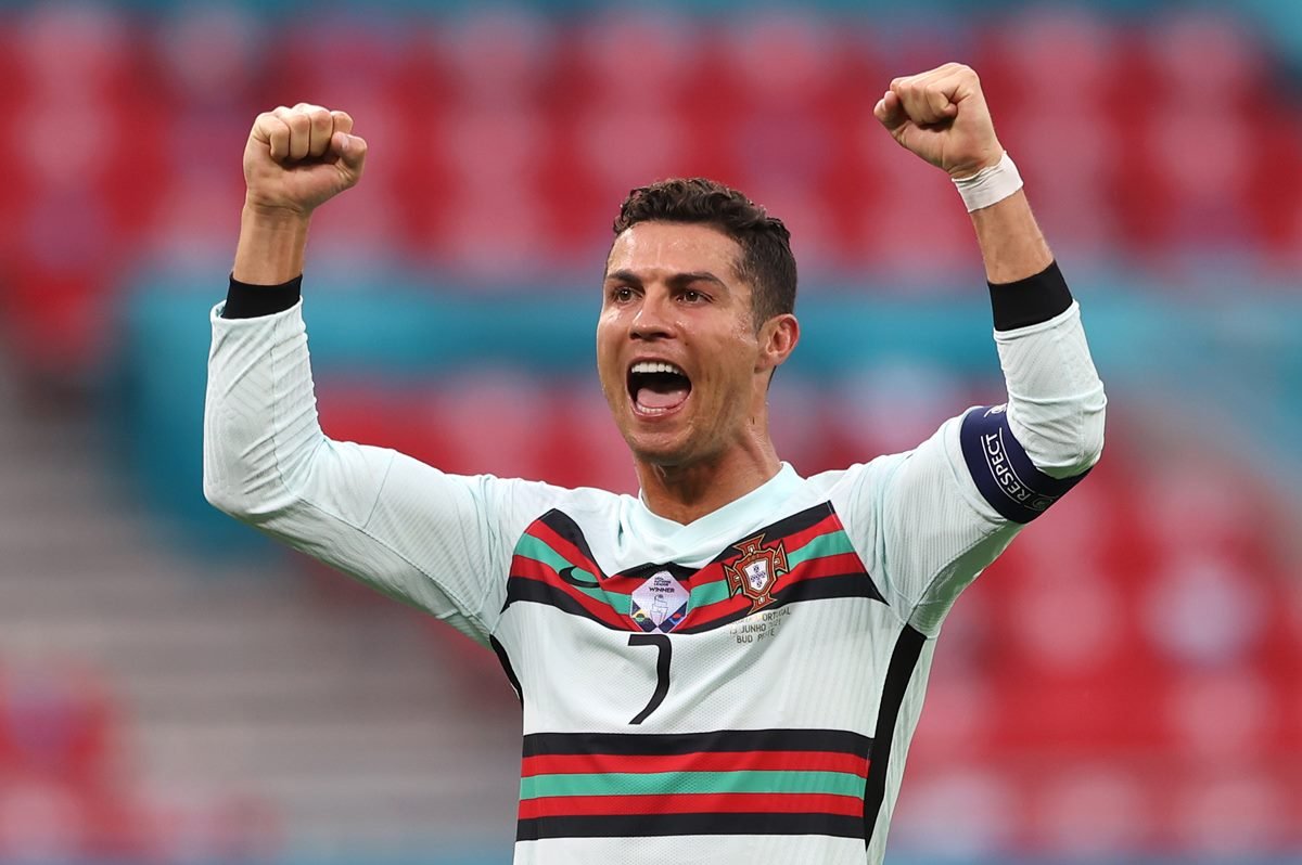 Cristiano Ronaldo marca dois contra a Hungria