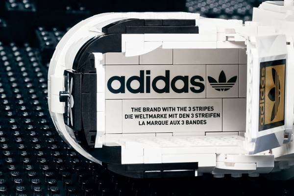 Prada e Adidas anunciam segunda parte da parceria, com vendas no Brasil
