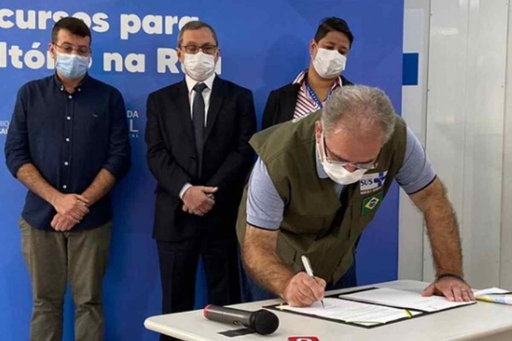 No Rio de Janeiro, Marcelo Queiroga assina portaria que libera R$ 2,8 milhões em ações para a população em situação de rua durante a pandemia No Rio de Janeiro, Marcelo Queiroga assina portaria que libera R$ 2,8 milhões em ações para a população em situação de rua durante a pandemia
