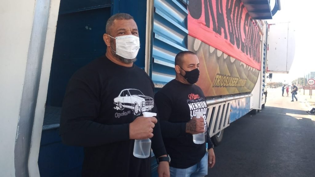 Organizadores disponibilizaram álcool para as mãos