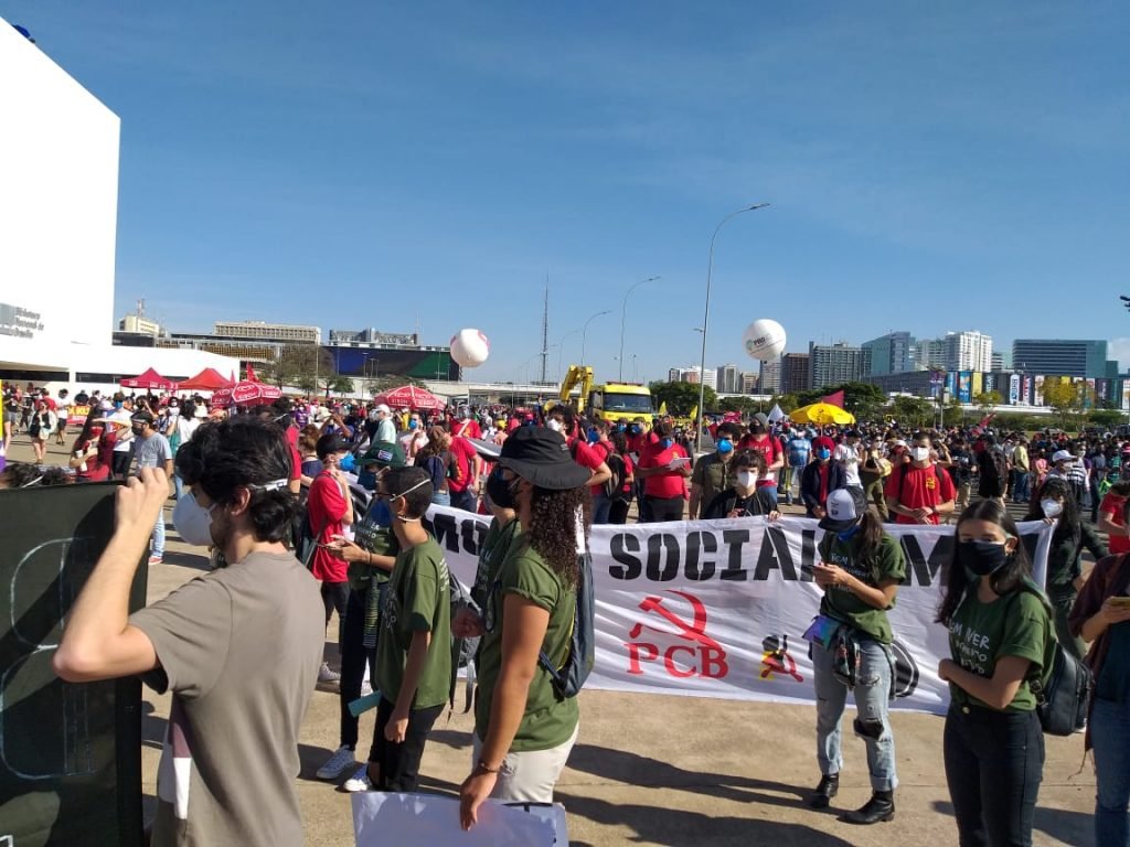 Apesar do uso de álcool e máscara, o distanciamento social não foi obedecido