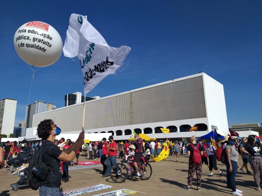Concentração foi feita em frente à Biblioteca Nacional