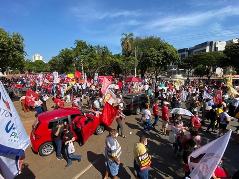 Manifestantes pedem saída de Bolsonaro e vacinas contra Covid-19