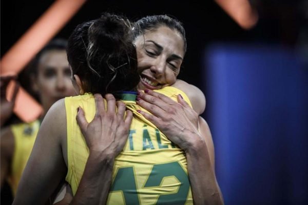 Natália retorna e seleção de vôlei derrota Holanda na Liga das Nações
