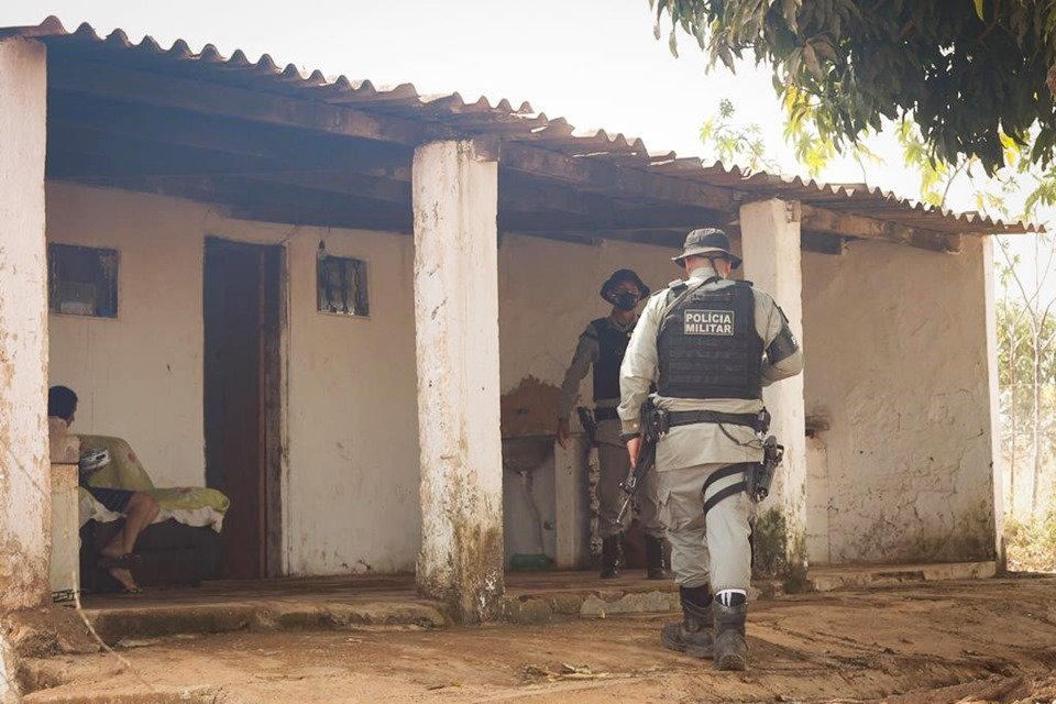 Caso Lázaro polícia confere casa invadida durante a madrugada