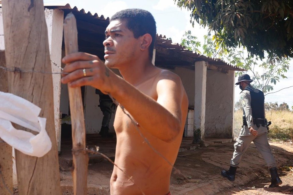 Caso Lázaro polícia confere casa invadida durante a madrugada
