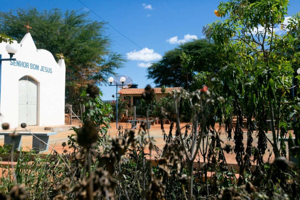 igreja em frente à casa