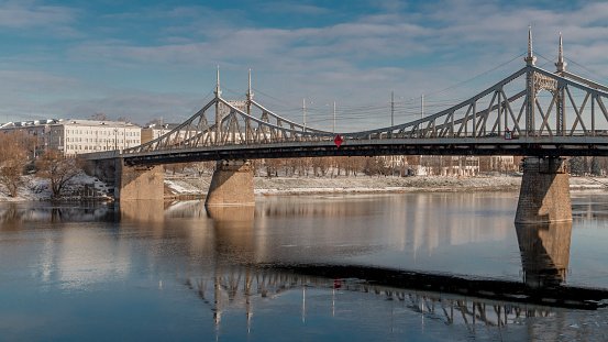 ponte sobre rio na Rússia
