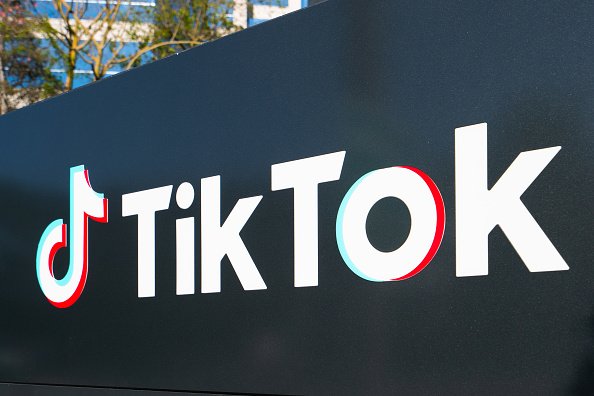 Truque do TikTok que inverte a ordem dos produtos na maquiagem choca