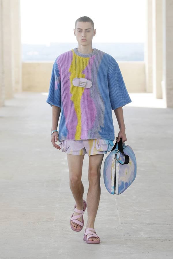 Look da coleção masculina de primavera/verão 2022 da Fendi