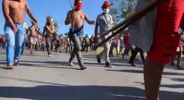 Após confrontos, indígenas voltam a protestar na Câmara nesta quarta