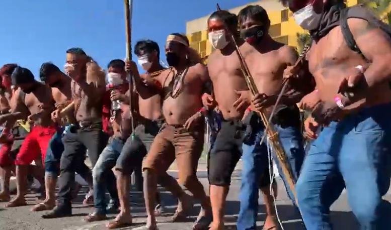 Após confrontos, indígenas voltam a protestar na Câmara nesta quarta