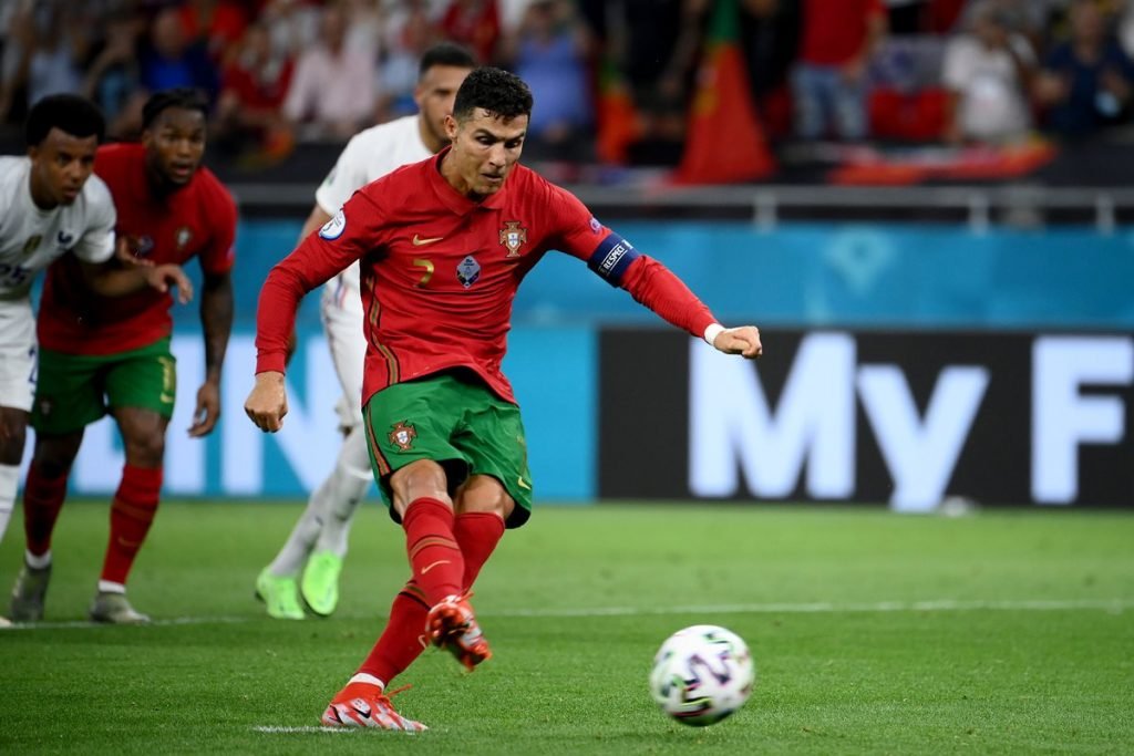Cristiano Ronaldo marca três vezes e dá empate a Portugal contra