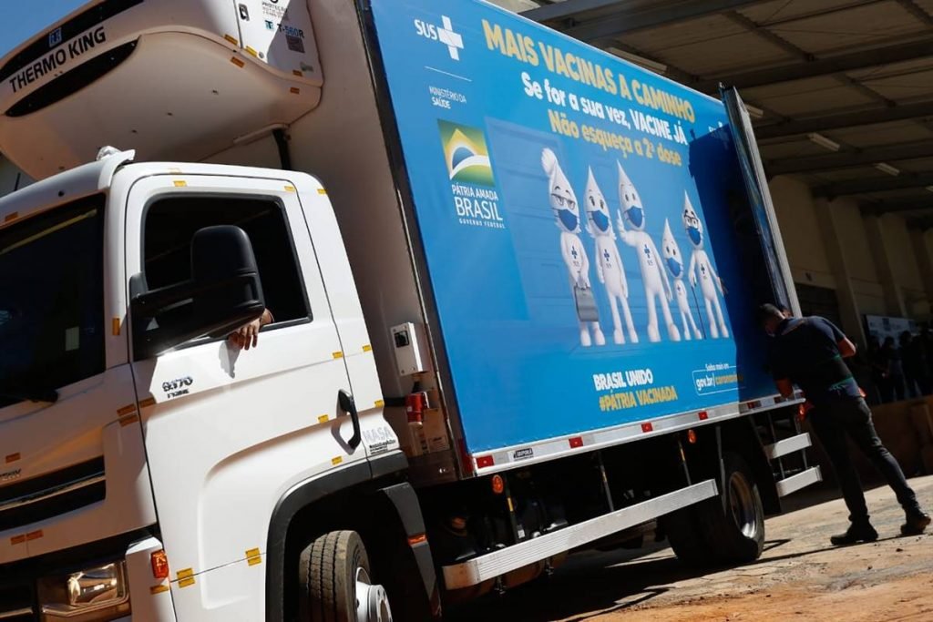 chegada do 1º lote da vacina da janssen em goiás