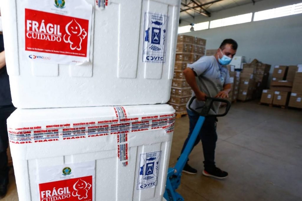 chegada do 1º lote da vacina da janssen em goiás