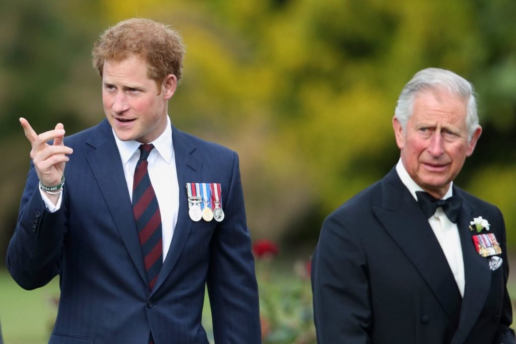 Príncipes Harry e Charles