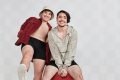 Alexandre Kiyohara e Jonas Maria com cuecas menstruais da Pantys