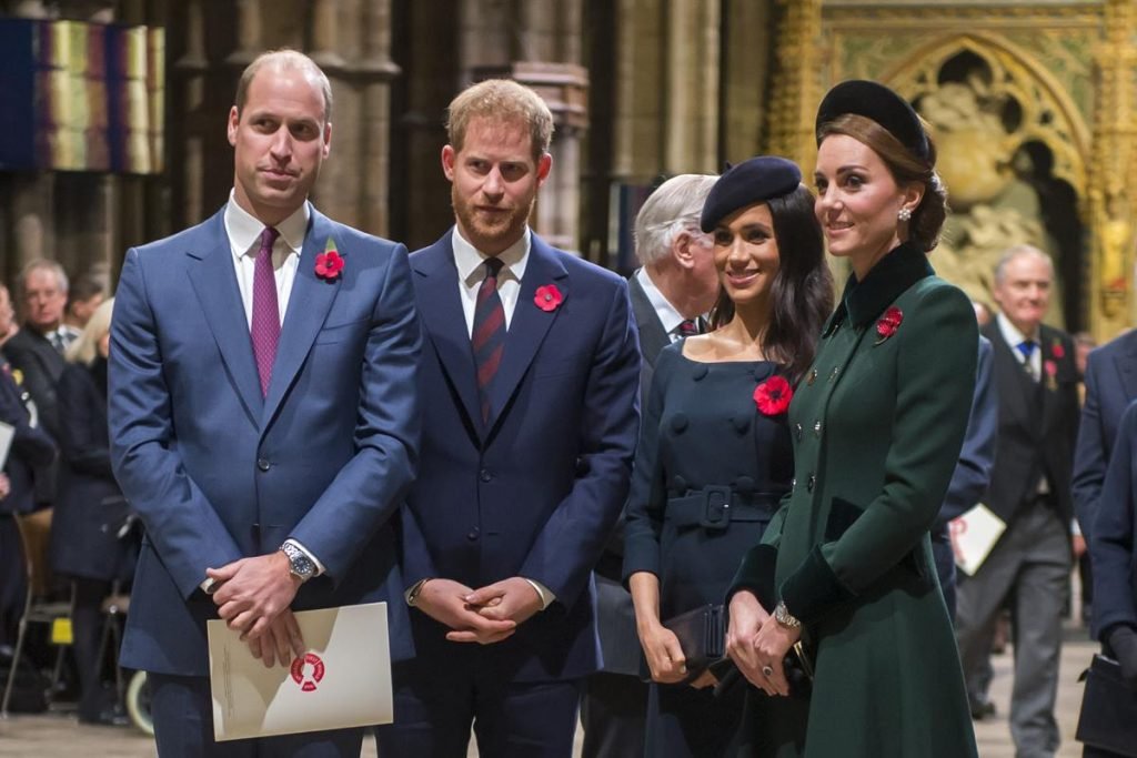 Príncipes William e Harry com Meghan Markle e Kate Middleton
