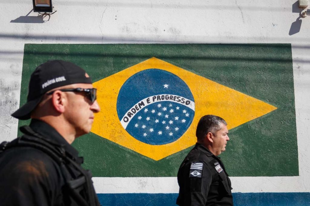 Agentes do Batalhão de Operações Especiais realizam operação