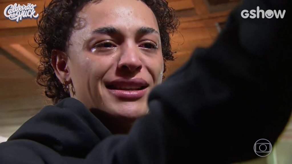 Pabllo Vittar desmontada chorando
