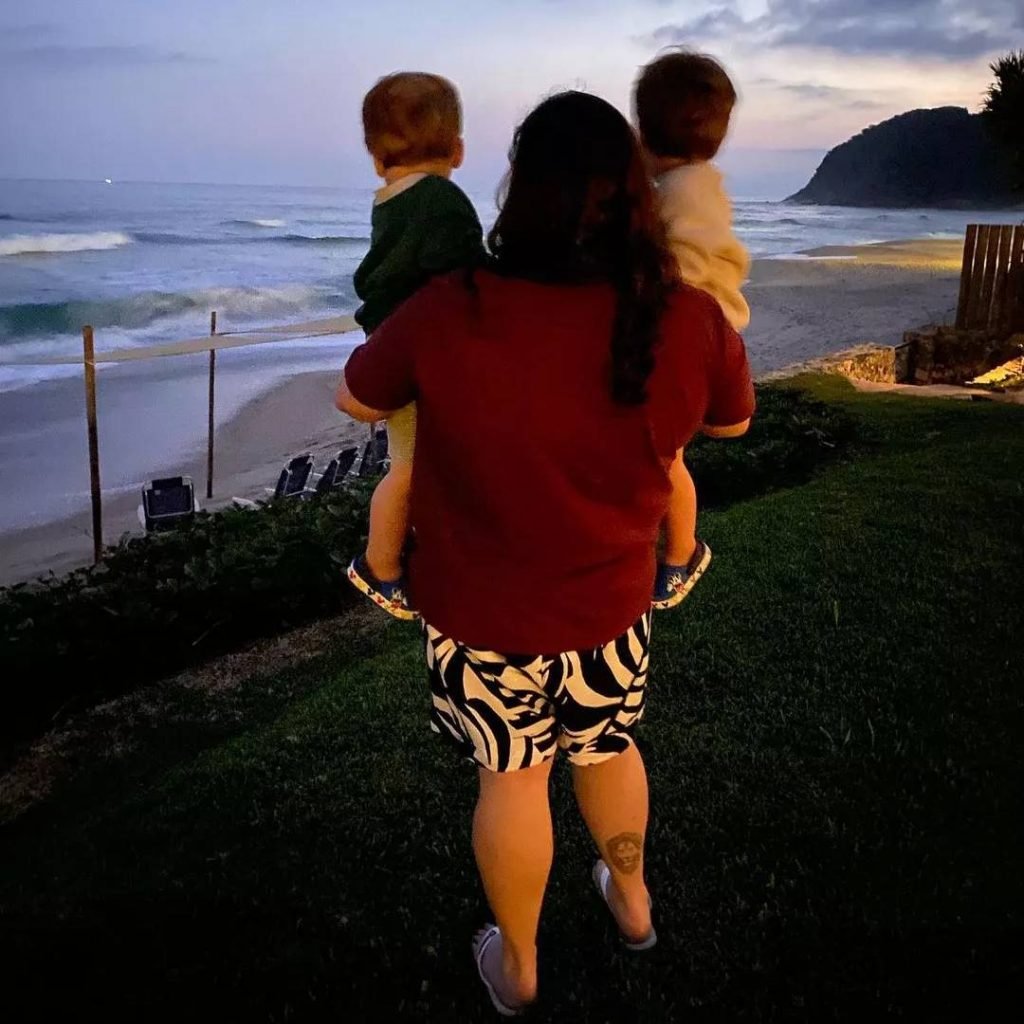 Juliana Amaral com filhos de Paulo Gustavo