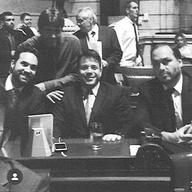 Jairinho anexou foto ao lado de Carlo Caiado e Carlos Bolsonaro em defesa enviada à Comissão de Ética da Câmara